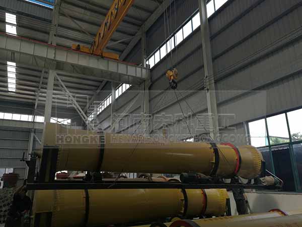 駐馬店西平縣1米×6米的豬糞烘干機發(fā)貨現(xiàn)場