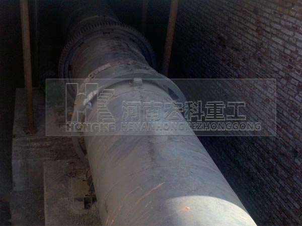 新疆哈密雙段陶?；剞D(zhuǎn)窯生產(chǎn)現(xiàn)場