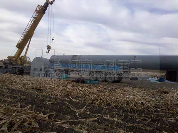 黑龍江呼蘭縣頁(yè)巖陶?；剞D(zhuǎn)窯生產(chǎn)線安裝現(xiàn)場(chǎng)